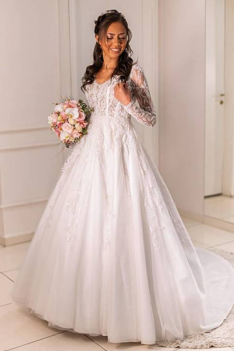 As melhores ideias e inspirações criativas de fotos de casamento registradas por fotógrafos profissionais de eventos da empresa Criativus Foto e Vídeo fotos do making of da noiva no salão Ateliê Make Up Fabiana Mendes'