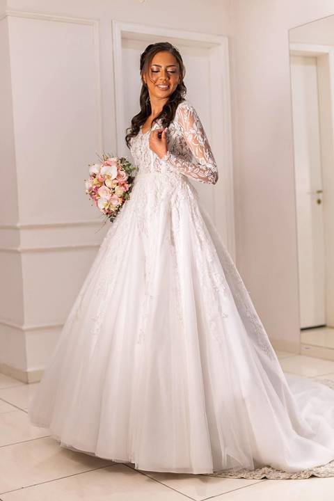 As melhores ideias e inspirações criativas de fotos de casamento registradas por fotógrafos profissionais de eventos da empresa Criativus Foto e Vídeo fotos do making of da noiva no salão Ateliê Make Up Fabiana Mendes'