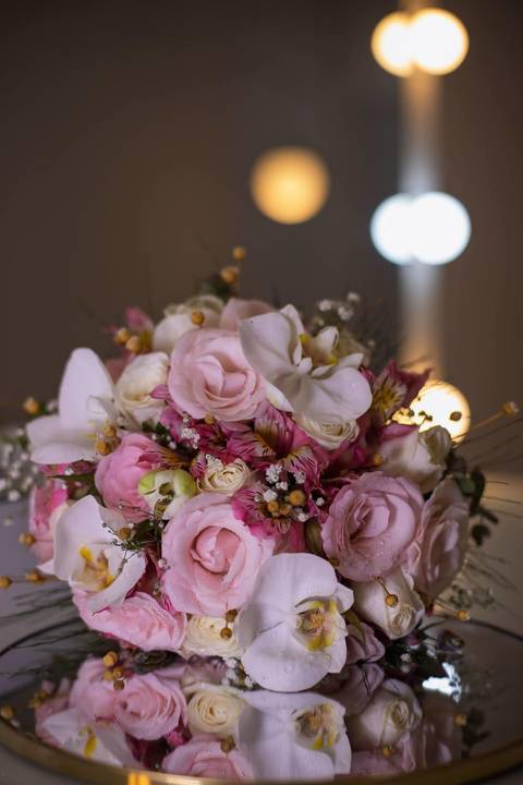 As melhores ideias e inspirações criativas de fotos de casamento registradas por fotógrafos profissionais de eventos da empresa Criativus Foto e Vídeo fotos do making of da noiva no salão Ateliê Make Up Fabiana Mendes'