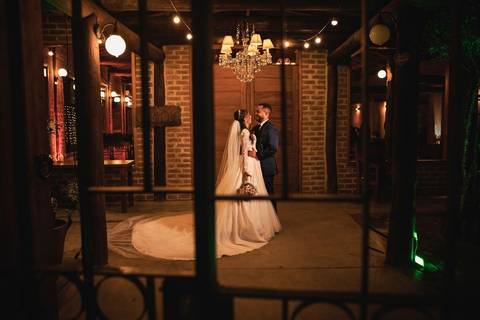 As melhores ideias e inspirações criativas de fotos de casamento registradas por fotógrafos profissionais de eventos da empresa Criativus Foto e Vídeo no Espaço Coimbra: Fotos protocolares dos noivos'