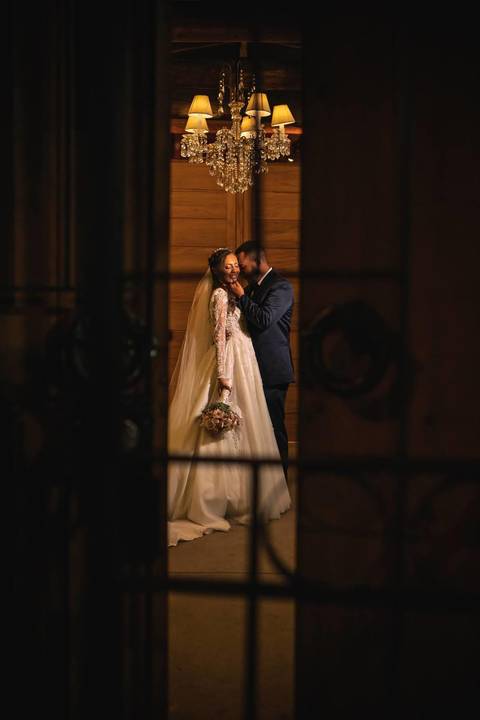 As melhores ideias e inspirações criativas de fotos de casamento registradas por fotógrafos profissionais de eventos da empresa Criativus Foto e Vídeo no Espaço Coimbra: Fotos protocolares dos noivos'