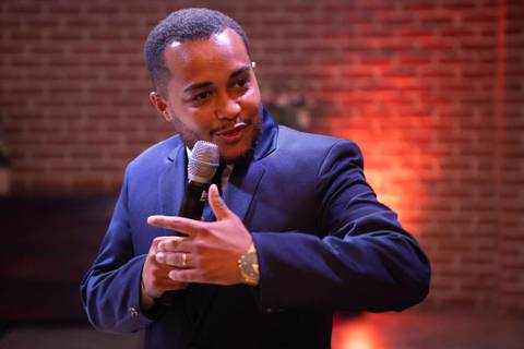 As melhores ideias e inspirações criativas de fotos de casamento registradas por fotógrafos profissionais de eventos da empresa Criativus Foto e Vídeo no Espaço Coimbra'