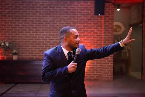 As melhores ideias e inspirações criativas de fotos de casamento registradas por fotógrafos profissionais de eventos da empresa Criativus Foto e Vídeo no Espaço Coimbra'