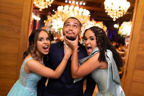 As melhores ideias e inspirações criativas de fotos de casamento registradas por fotógrafos profissionais de eventos da empresa Criativus Foto e Vídeo no Espaço Coimbra: Fotos do noivo '