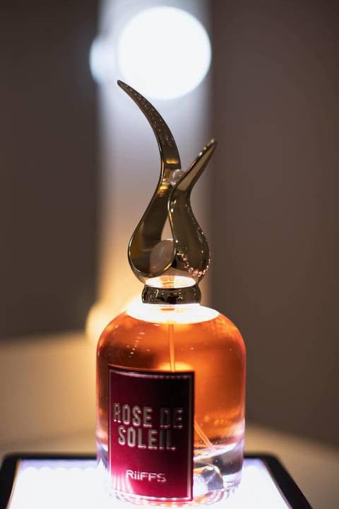 As melhores ideias e inspirações criativas de fotos de casamento registradas por fotógrafos profissionais de eventos da empresa Criativus Foto e Vídeo fotos do making of da noiva no salão Ateliê Make Up Fabiana Mendes'