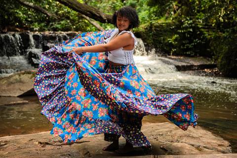 As melhores ideias e inspirações criativas de fotos de ensaio de 15 anos registradas por fotógrafos profissionais de eventos da empresa Criativus Foto e Vídeo na Cachoeira da Brasital em São Roque'