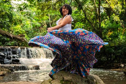 As melhores ideias e inspirações criativas de fotos de ensaio de 15 anos registradas por fotógrafos profissionais de eventos da empresa Criativus Foto e Vídeo na Cachoeira da Brasital em São Roque'