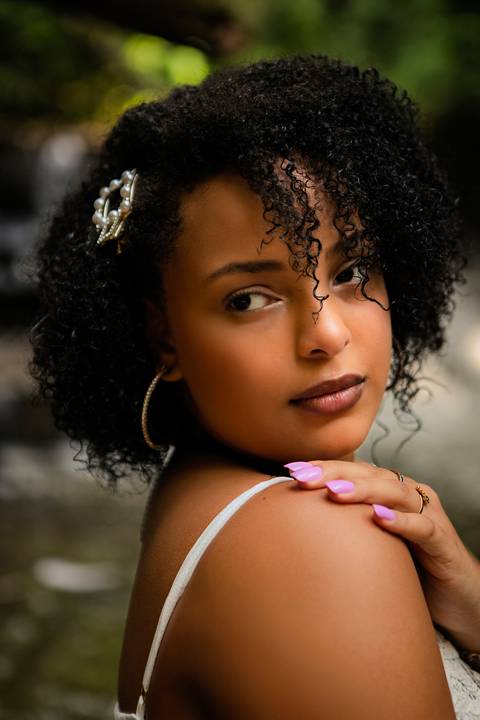 As melhores ideias e inspirações criativas de fotos de ensaio de 15 anos registradas por fotógrafos profissionais de eventos da empresa Criativus Foto e Vídeo na Cachoeira da Brasital em São Roque'