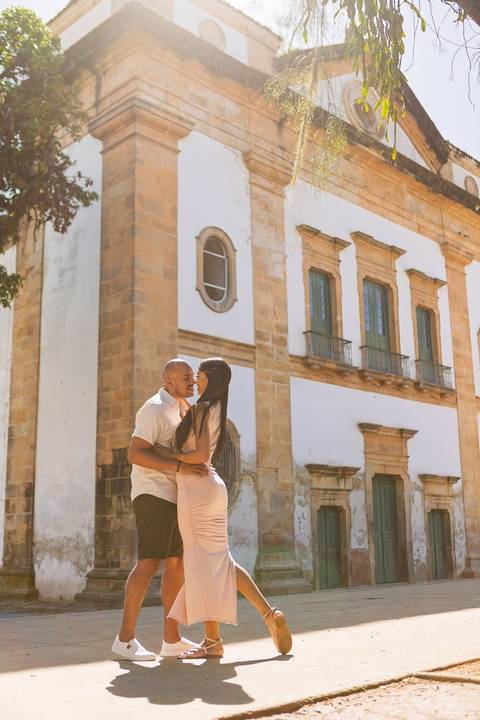 As melhores ideias e inspirações criativas de fotos de ensaio fotográfico de pré casamento registradas por fotógrafos profissionais de eventos da empresa Criativus Foto e Vídeo em Paraty - RJ'