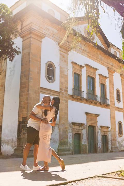 As melhores ideias e inspirações criativas de fotos de ensaio fotográfico de pré casamento registradas por fotógrafos profissionais de eventos da empresa Criativus Foto e Vídeo em Paraty - RJ'