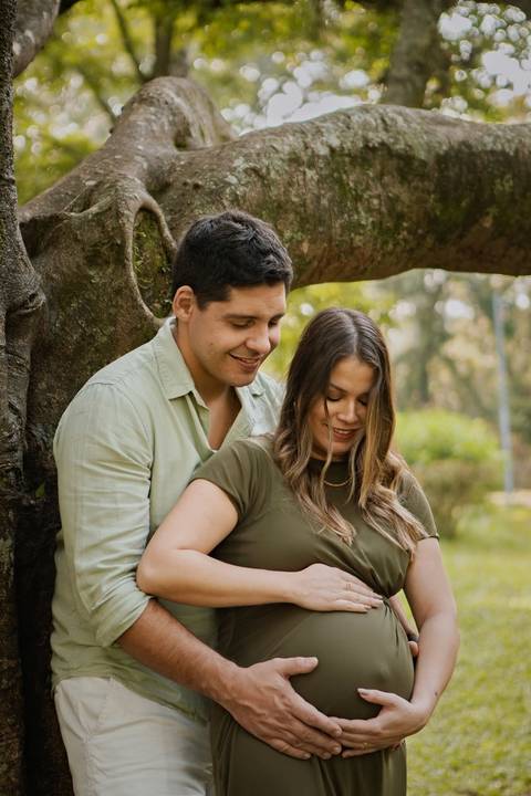 As melhores ideias e inspirações criativas de fotos de ensaio de gestante registradas por fotógrafos profissionais de eventos da empresa Criativus Foto e Vídeo no Parque do Ibirapuera'