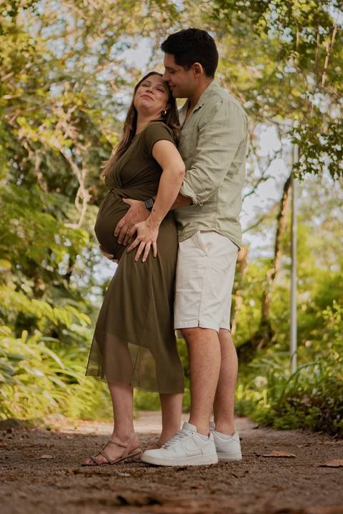 As melhores ideias e inspirações criativas de fotos de ensaio de gestante registradas por fotógrafos profissionais de eventos da empresa Criativus Foto e Vídeo no Parque do Ibirapuera'