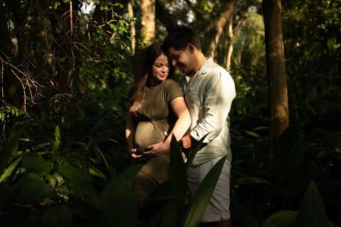 As melhores ideias e inspirações criativas de fotos de ensaio de gestante registradas por fotógrafos profissionais de eventos da empresa Criativus Foto e Vídeo no Parque do Ibirapuera'