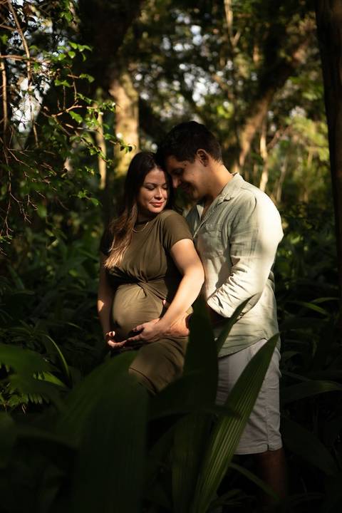 As melhores ideias e inspirações criativas de fotos de ensaio de gestante registradas por fotógrafos profissionais de eventos da empresa Criativus Foto e Vídeo no Parque do Ibirapuera'