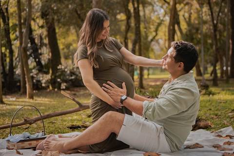 As melhores ideias e inspirações criativas de fotos de ensaio de gestante registradas por fotógrafos profissionais de eventos da empresa Criativus Foto e Vídeo no Parque do Ibirapuera'
