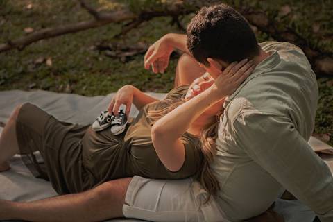 As melhores ideias e inspirações criativas de fotos de ensaio de gestante registradas por fotógrafos profissionais de eventos da empresa Criativus Foto e Vídeo no Parque do Ibirapuera'