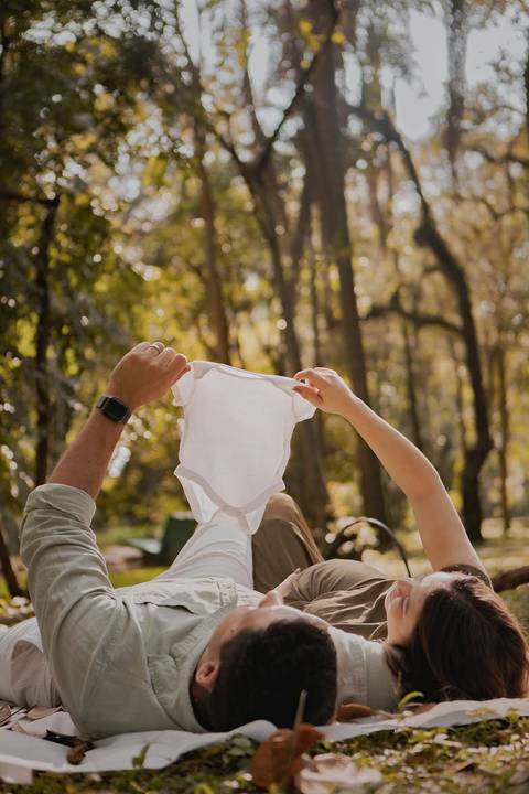As melhores ideias e inspirações criativas de fotos de ensaio de gestante registradas por fotógrafos profissionais de eventos da empresa Criativus Foto e Vídeo no Parque do Ibirapuera'