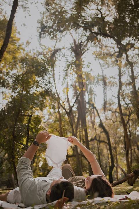 As melhores ideias e inspirações criativas de fotos de ensaio de gestante registradas por fotógrafos profissionais de eventos da empresa Criativus Foto e Vídeo no Parque do Ibirapuera'
