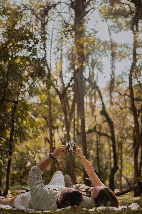 As melhores ideias e inspirações criativas de fotos de ensaio de gestante registradas por fotógrafos profissionais de eventos da empresa Criativus Foto e Vídeo no Parque do Ibirapuera'