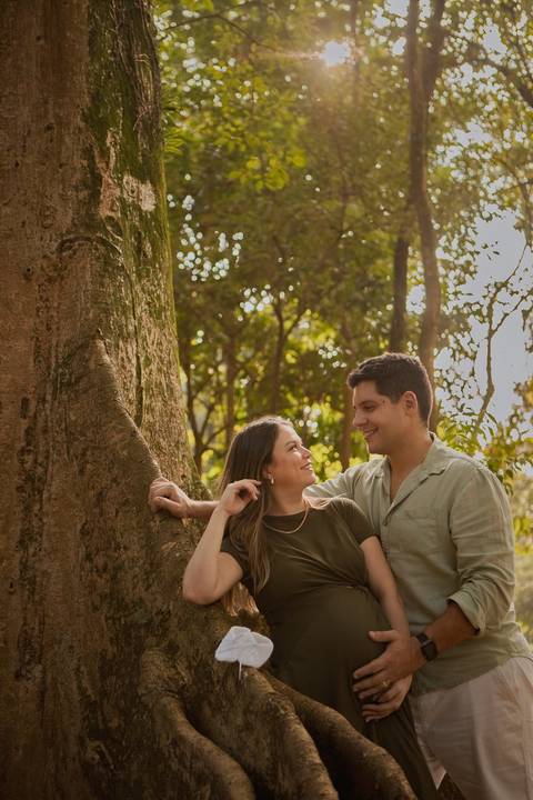 As melhores ideias e inspirações criativas de fotos de ensaio de gestante registradas por fotógrafos profissionais de eventos da empresa Criativus Foto e Vídeo no Parque do Ibirapuera'