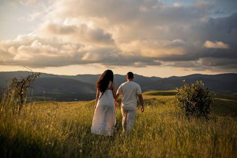 As melhores ideias e inspirações criativas de fotos de ensaio pré casamento registradas por fotógrafos profissionais de eventos da empresa Criativus Foto e Vídeo no Morro do Capuava'