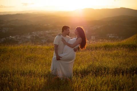 As melhores ideias e inspirações criativas de fotos de ensaio pré casamento registradas por fotógrafos profissionais de eventos da empresa Criativus Foto e Vídeo no Morro do Capuava'