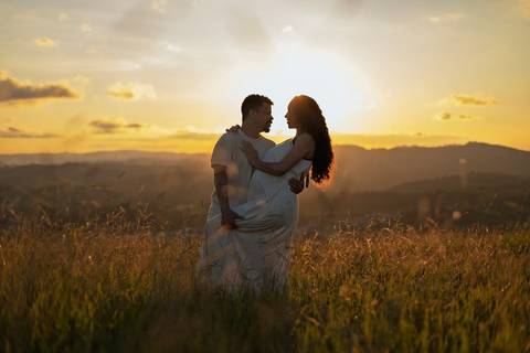 As melhores ideias e inspirações criativas de fotos de ensaio pré casamento registradas por fotógrafos profissionais de eventos da empresa Criativus Foto e Vídeo no Morro do Capuava'