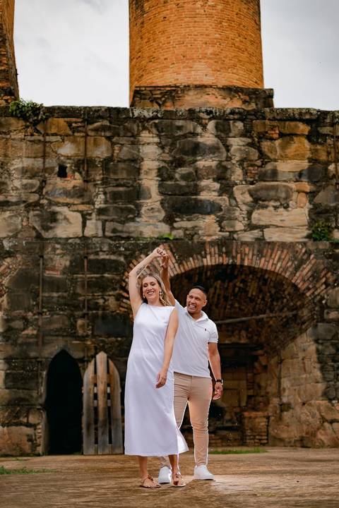 As melhores ideias e inspirações criativas de fotos de ensaio pré casamento registradas por fotógrafos profissionais de eventos da empresa Criativus Foto e Vídeo na Fazenda Ipanema '