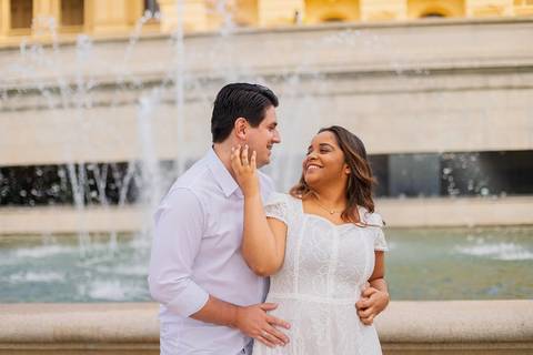 As melhores ideias e inspirações criativas de fotos de ensaio pré casamento registradas por fotógrafos profissionais de eventos da empresa Criativus Foto e Vídeo no Museu do Ipiranga'