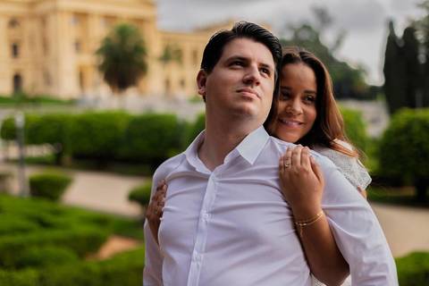 As melhores ideias e inspirações criativas de fotos de ensaio pré casamento registradas por fotógrafos profissionais de eventos da empresa Criativus Foto e Vídeo no Museu do Ipiranga'