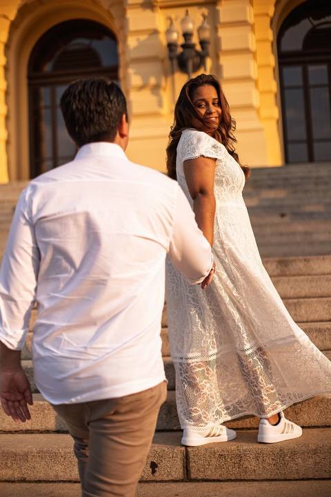 As melhores ideias e inspirações criativas de fotos de ensaio pré casamento registradas por fotógrafos profissionais de eventos da empresa Criativus Foto e Vídeo no Museu do Ipiranga'