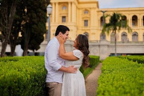 As melhores ideias e inspirações criativas de fotos de ensaio pré casamento registradas por fotógrafos profissionais de eventos da empresa Criativus Foto e Vídeo no Museu do Ipiranga'