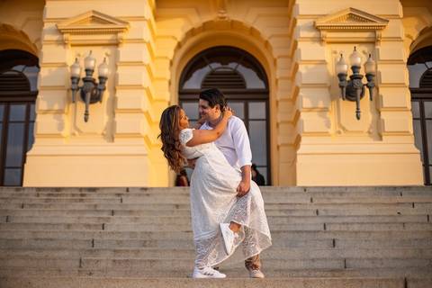 As melhores ideias e inspirações criativas de fotos de ensaio pré casamento registradas por fotógrafos profissionais de eventos da empresa Criativus Foto e Vídeo no Museu do Ipiranga'