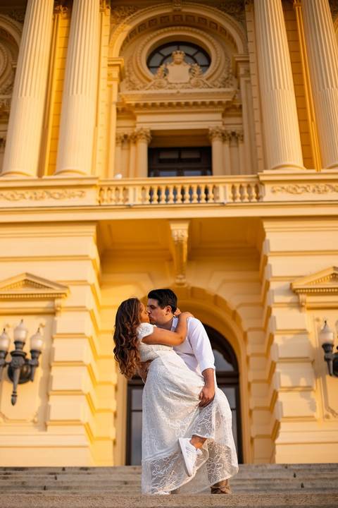 As melhores ideias e inspirações criativas de fotos de ensaio pré casamento registradas por fotógrafos profissionais de eventos da empresa Criativus Foto e Vídeo no Museu do Ipiranga'