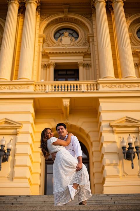 As melhores ideias e inspirações criativas de fotos de ensaio pré casamento registradas por fotógrafos profissionais de eventos da empresa Criativus Foto e Vídeo no Museu do Ipiranga'