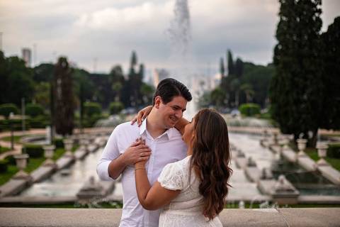 As melhores ideias e inspirações criativas de fotos de ensaio pré casamento registradas por fotógrafos profissionais de eventos da empresa Criativus Foto e Vídeo no Museu do Ipiranga'