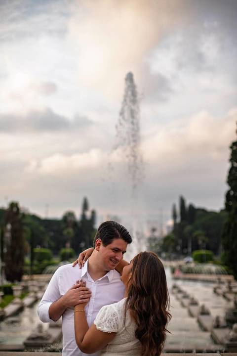 As melhores ideias e inspirações criativas de fotos de ensaio pré casamento registradas por fotógrafos profissionais de eventos da empresa Criativus Foto e Vídeo no Museu do Ipiranga'