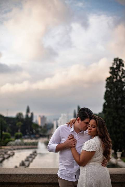 As melhores ideias e inspirações criativas de fotos de ensaio pré casamento registradas por fotógrafos profissionais de eventos da empresa Criativus Foto e Vídeo no Museu do Ipiranga'