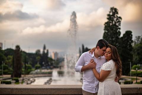 As melhores ideias e inspirações criativas de fotos de ensaio pré casamento registradas por fotógrafos profissionais de eventos da empresa Criativus Foto e Vídeo no Museu do Ipiranga'
