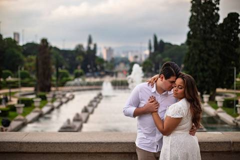As melhores ideias e inspirações criativas de fotos de ensaio pré casamento registradas por fotógrafos profissionais de eventos da empresa Criativus Foto e Vídeo no Museu do Ipiranga'
