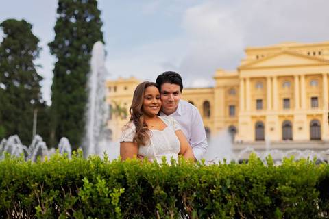 As melhores ideias e inspirações criativas de fotos de ensaio pré casamento registradas por fotógrafos profissionais de eventos da empresa Criativus Foto e Vídeo no Museu do Ipiranga'