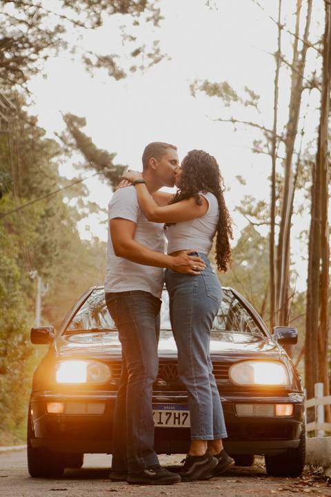 As melhores ideias e inspirações criativas de fotos de ensaio pré casamento registradas por fotógrafos profissionais de eventos da empresa Criativus Foto e Vídeo na Aldeia da Serra'