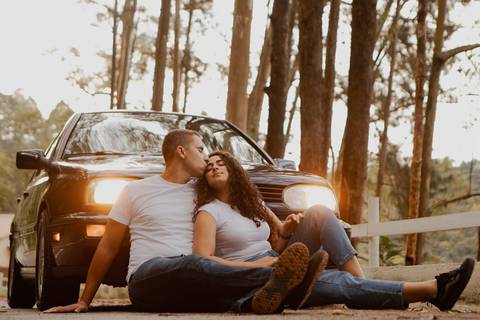 As melhores ideias e inspirações criativas de fotos de ensaio pré casamento registradas por fotógrafos profissionais de eventos da empresa Criativus Foto e Vídeo na Aldeia da Serra'