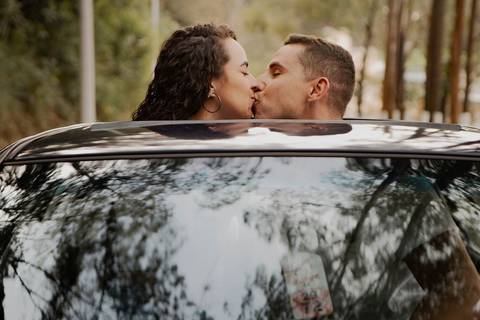 As melhores ideias e inspirações criativas de fotos de ensaio pré casamento registradas por fotógrafos profissionais de eventos da empresa Criativus Foto e Vídeo na Aldeia da Serra'