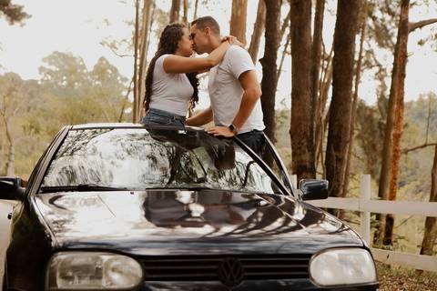 As melhores ideias e inspirações criativas de fotos de ensaio pré casamento registradas por fotógrafos profissionais de eventos da empresa Criativus Foto e Vídeo na Aldeia da Serra'