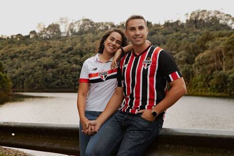 As melhores ideias e inspirações criativas de fotos de ensaio pré casamento registradas por fotógrafos profissionais de eventos da empresa Criativus Foto e Vídeo na Aldeia da Serra'