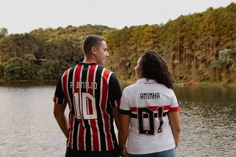 As melhores ideias e inspirações criativas de fotos de ensaio pré casamento registradas por fotógrafos profissionais de eventos da empresa Criativus Foto e Vídeo na Aldeia da Serra'