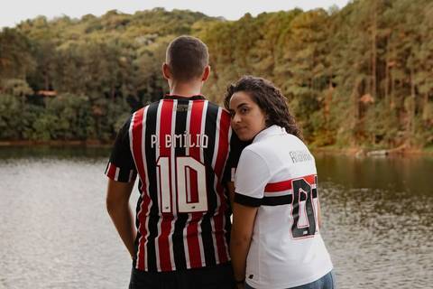 As melhores ideias e inspirações criativas de fotos de ensaio pré casamento registradas por fotógrafos profissionais de eventos da empresa Criativus Foto e Vídeo na Aldeia da Serra'