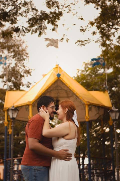 As melhores ideias e inspirações criativas de fotos de ensaio pré casamento registradas por fotógrafos profissionais de eventos da empresa Criativus Foto e Vídeo na cidade de Santana de Parnaíba'