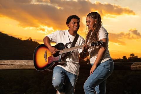 As melhores ideias e inspirações criativas de fotos de ensaio pré casamento registradas por fotógrafos profissionais de eventos da empresa Criativus Foto e Vídeo no Mirante do Saboó em São Roque'